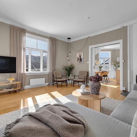 Lovely City Center Apartment With Amazing Views And Free Parking! Tromso Luaran gambar