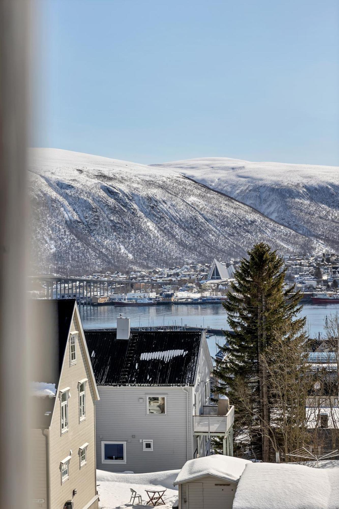 Lovely City Center Apartment With Amazing Views And Free Parking! Tromso Luaran gambar